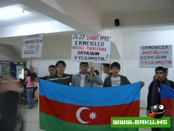 Kiprde yaşayan Azerilerin Xocalı Genosidine qarşı keçirilimiş aksiyadan fotolar.