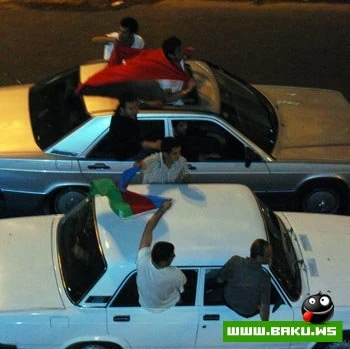 Turkiye yarım finalda - Bakıda gece partlayışı !