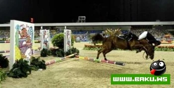 Азербайджанский наездник Джамал Рагимов упал с лошади