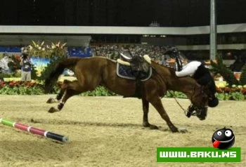 Азербайджанский наездник Джамал Рагимов упал с лошади