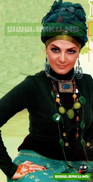 Natavan Habibi (4 Foto)