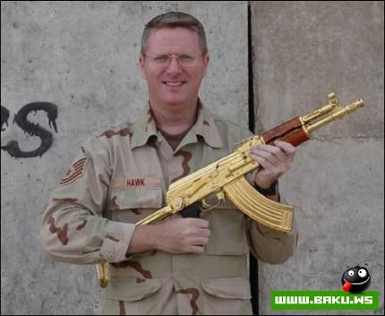Qizili Kalashnikov Avtomati