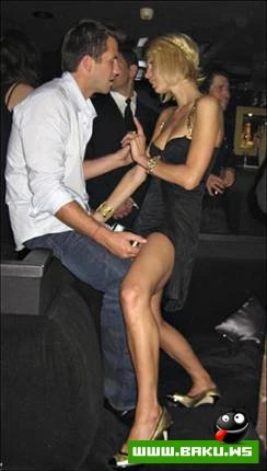 Paris Hilton dostu ilə içkili vəziyyətdə