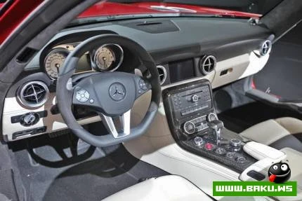 Mercedes SLS AMG in Red