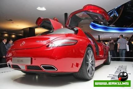 Mercedes SLS AMG in Red