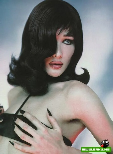Carla Bruni - Fransanın 1 ci xanımı (+17 Yaş)