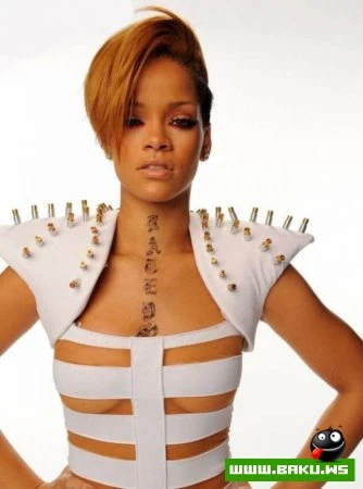 Забавный костюмчик у Rihanna