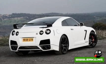 Nissan GT-R Chrome & White