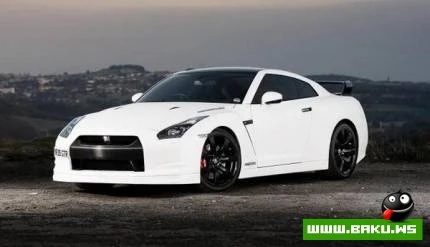 Nissan GT-R Chrome & White