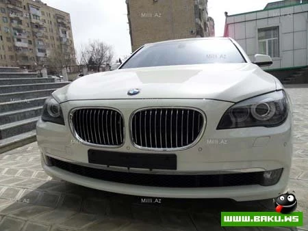 Namiq Qaraçuxurlu Aygün Kazımovaya bahalı avtomobil bağışladı