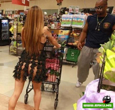Biseksual pornomodel mağazaya çılpaq gedib - FOTOSESSİYA