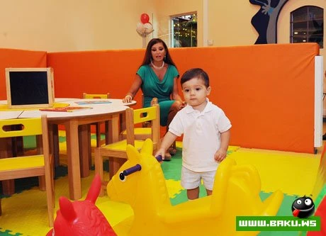 İlham Əliyev “Park Bulvar” ticarət və istirahət mərkəzinin açılışında iştirak etmişdir.