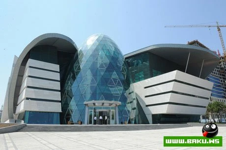 İlham Əliyev “Park Bulvar” ticarət və istirahət mərkəzinin açılışında iştirak etmişdir.