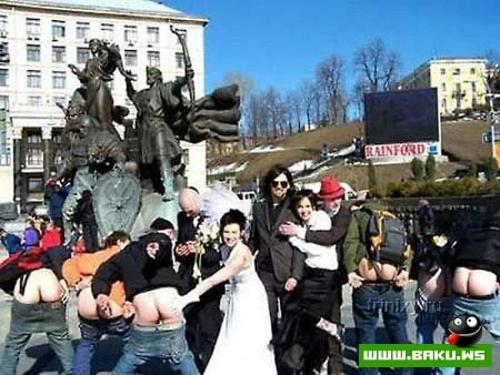 Никогда не попадут в свадебный альбом :)