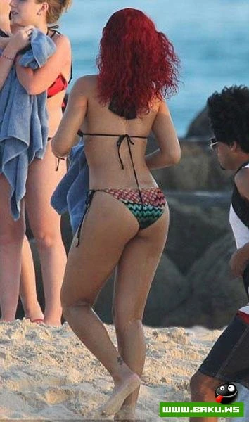 Rihanna qış tətilini çimməklə keçirir – FOTO