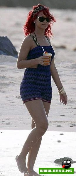 Rihanna qış tətilini çimməklə keçirir – FOTO