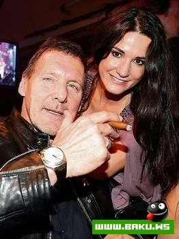 Mesut Özilin keçmiş sevgilisi qucaqlarda gəzir - FOTO