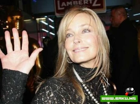 Mesut Özilin keçmiş sevgilisi qucaqlarda gəzir - FOTO