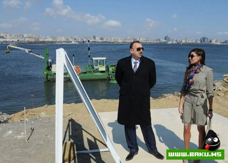 Ильхам Алиев и Мехрибан Алиева посетили Площадь Флага и Парк офицеров