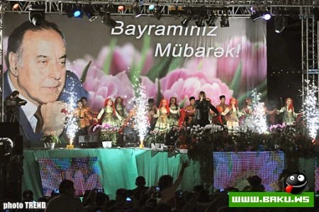 Праздничный концерт и грандиозный фейерверк в Баку - ФОТО