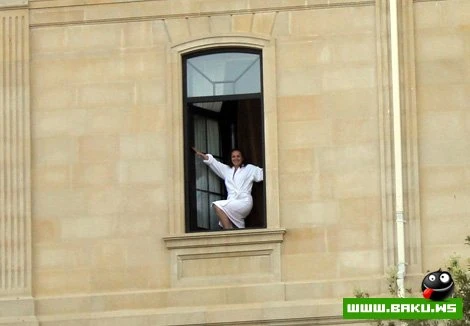 İçəri Şəhər - Top Model Poz Verir :)