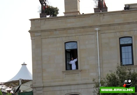 İçəri Şəhər - Top Model Poz Verir :)