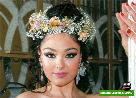 Azərbaycanlı teleaparıcı gəlinlikdə - FOTOSESSİYA