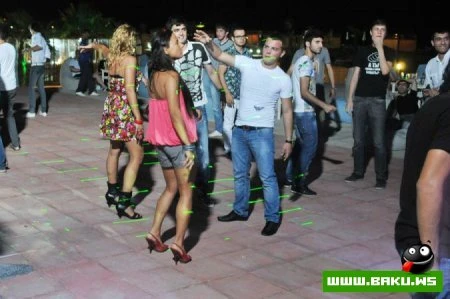 Зажигательная вечеринка с DJ Hardwell в Мардакяне – ФОТО