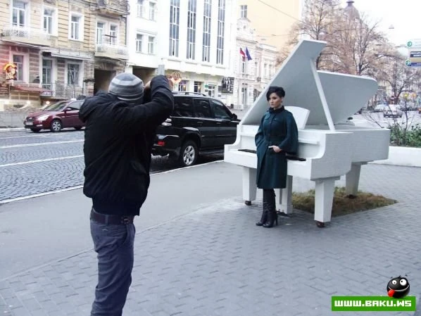 Замик снял в новом клипе украинскую актрису – ФОТО