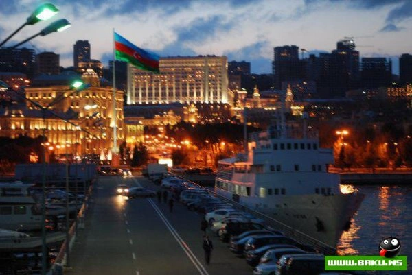 Ночной Баку (46 фото)