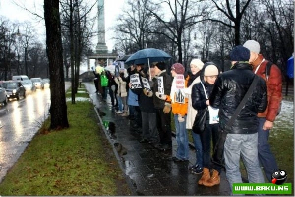 Фотографии московского митинга и других
