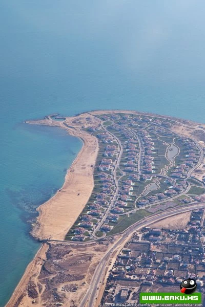 Под крылом самолета - Баку.
