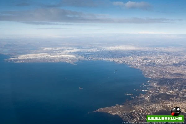 Под крылом самолета - Баку. Под крылом самолета - Баку.
