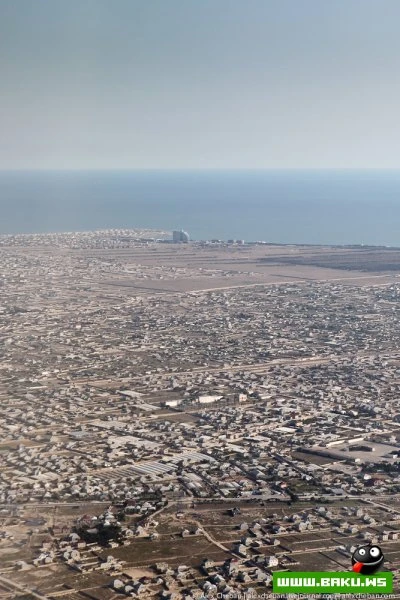 Под крылом самолета - Баку.