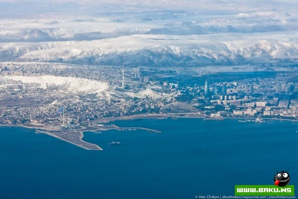 Под крылом самолета - Баку. Под крылом самолета - Баку.