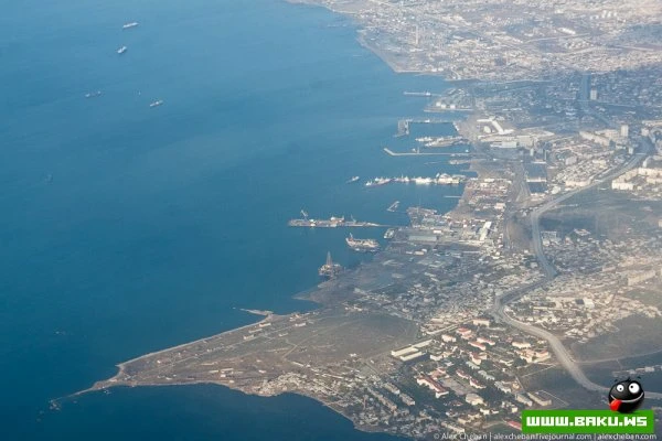 Под крылом самолета - Баку. Под крылом самолета - Баку.