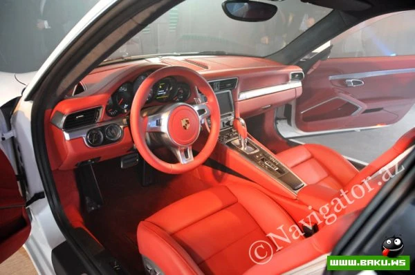 Новый Porsche 911 в Баку