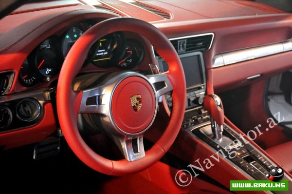 Новый Porsche 911 в Баку