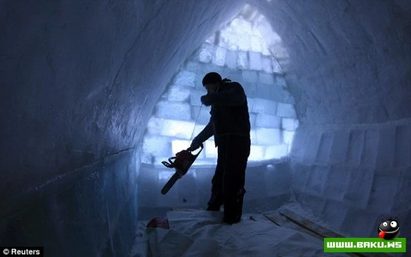 В Румынии начали строить гостиницу изо льда