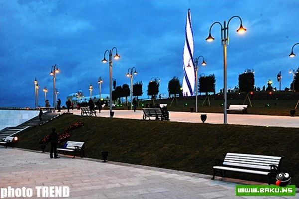 Парк у метро 