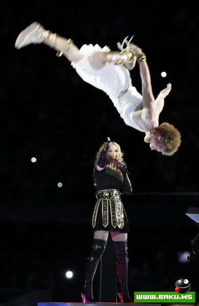 Мадонна на Super Bowl 2012 [16 фото]