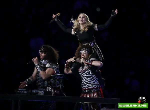 Мадонна на Super Bowl 2012 [16 фото]