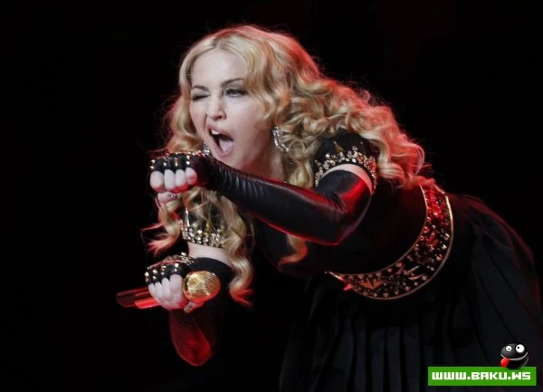 Мадонна на Super Bowl 2012 [16 фото]