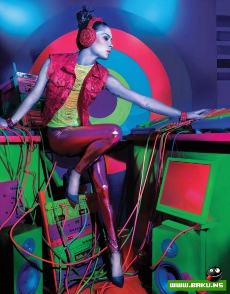 Календарь от Maybelline на 2012 (25 фото)