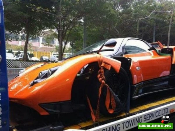 Pagani Zonda F разбили в Гонконге (10 фото)