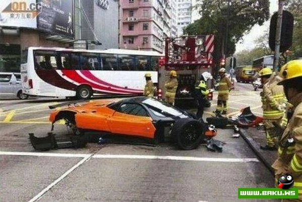 Pagani Zonda F разбили в Гонконге (10 фото)