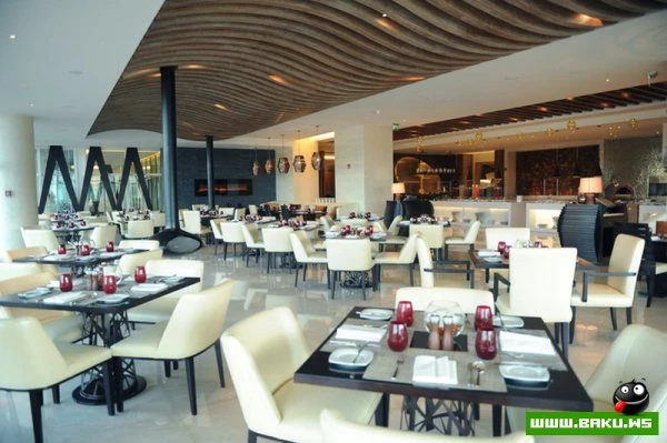 Президент Ильхам Алиев и его супруга Мехрибан Алиева приняли участие в открытии в Баку отеля JW Marriott Absheron