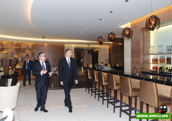 Президент Ильхам Алиев и его супруга Мехрибан Алиева приняли участие в открытии в Баку отеля JW Marriott Absheron