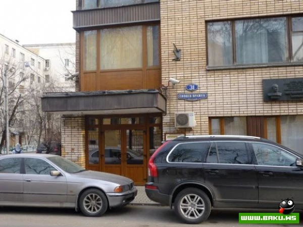Он имеет 20 миллиардов долларов, но судится за 18 кв.м
