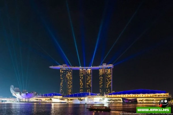Отель Marina Bay Sands, бассейн под облаками [35 фото]